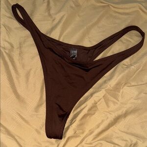 Skims swim bottom 🥥